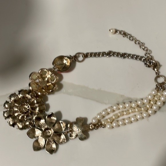 BEAUTIFUL COLORFUL STATEMENT NECKLACE. - Picture 8 of 10